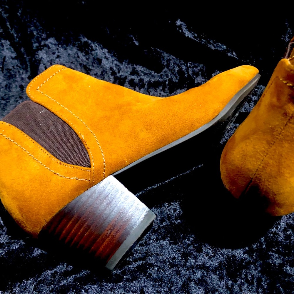 NIB UNISA Camel ankle bootie, Suede manmade material, Sz 8.5 - Picture 2 of 6